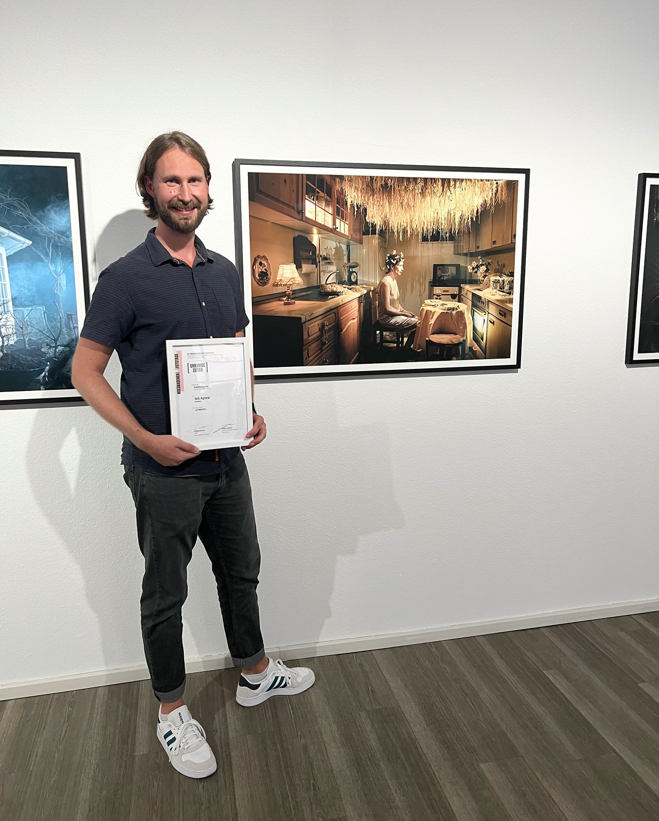 Seb Agnew winning the Audience Award at the Wiesbaden Photo Days